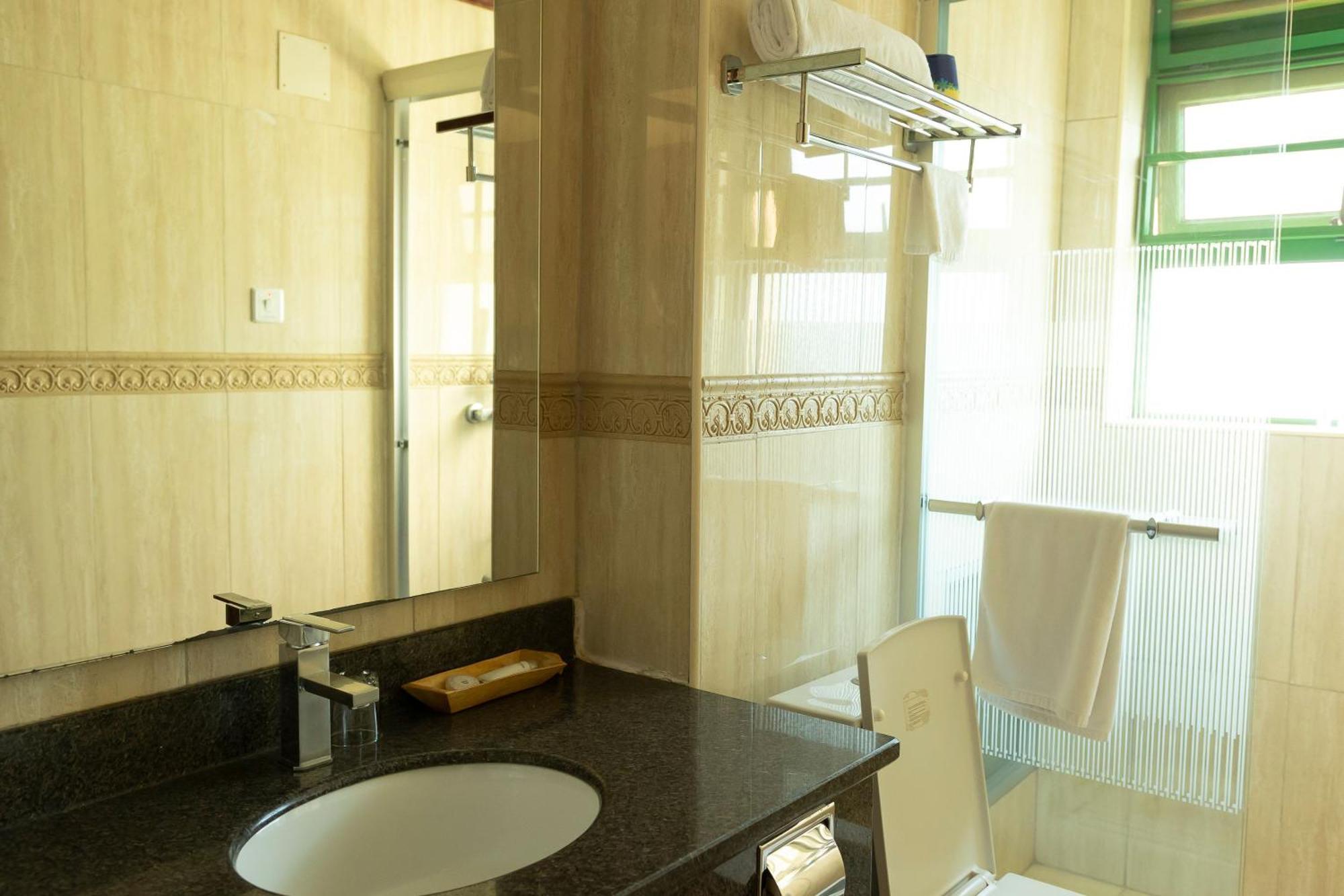 Highlands Suites Hotel And Apartments คิกาลี ภายนอก รูปภาพ