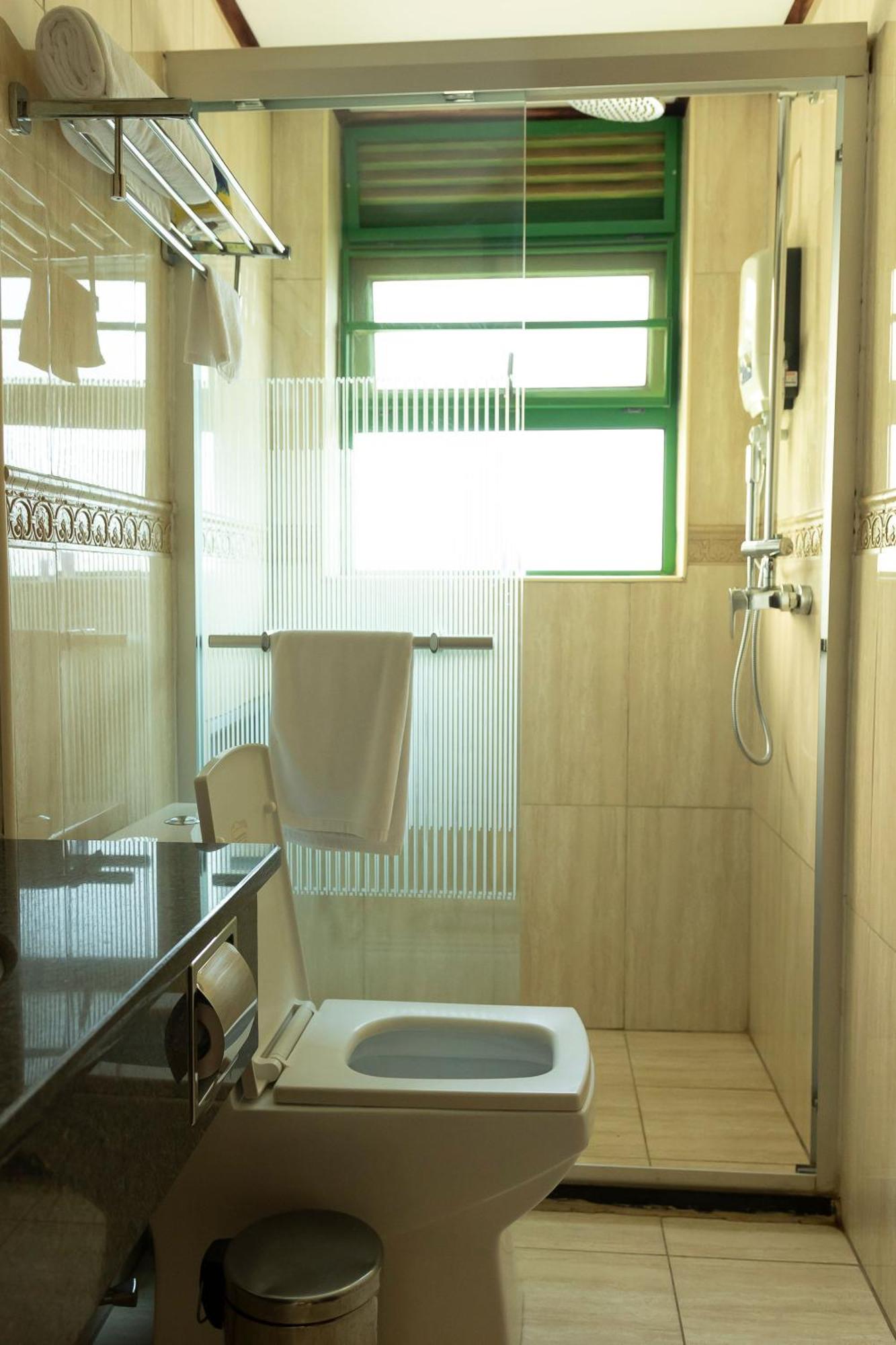 Highlands Suites Hotel And Apartments คิกาลี ภายนอก รูปภาพ