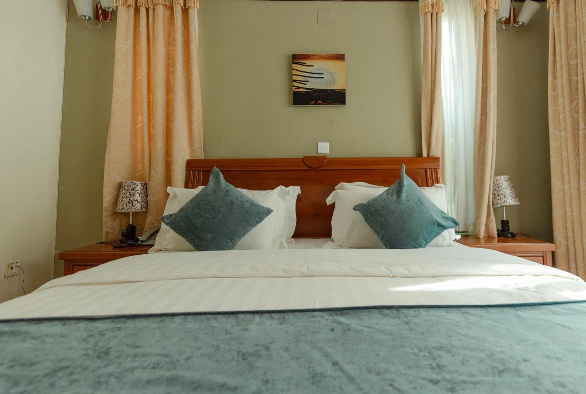 Highlands Suites Hotel And Apartments คิกาลี ภายนอก รูปภาพ